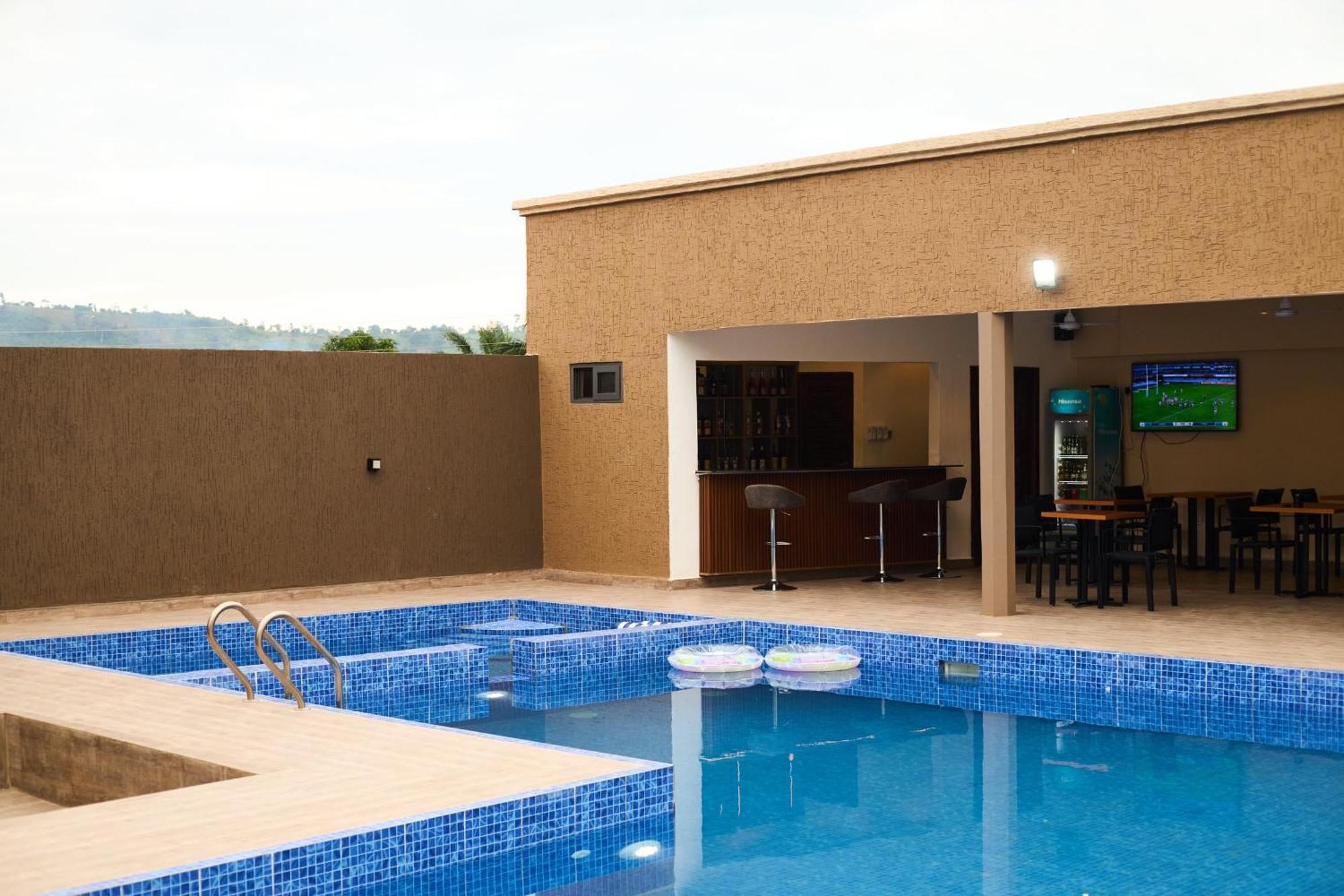 Aiden Homes And Apartments Hotel Koforidua Exterior photo