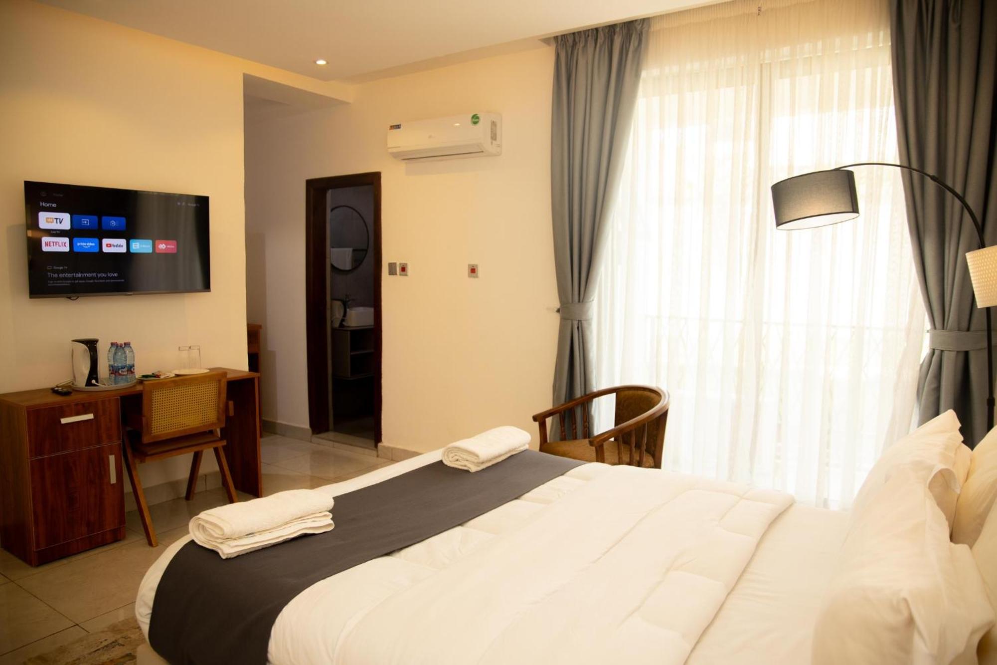 Aiden Homes And Apartments Hotel Koforidua Exterior photo
